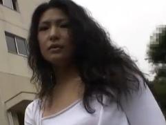 ＜熟女ナンパ＞ゲットした綺麗な奥さんは団地妻。お召しになったTバックが超エッチ。肉棒を挿入しての激イキ中出しセックス
