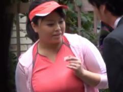 ＜人妻ナンパ＞スーツ姿の若い男の熱意に根負けして願いを叶えるデブポチャ主婦。童貞チンポを淫乱、筆おろし