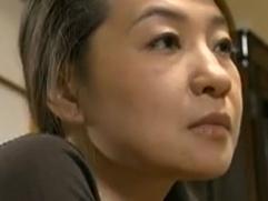 ＜大沢萌＞ヌードモデルから爺さんの義父に肉棒を挿入され寝取られてしまう嫁の美熟女