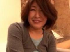 【熟女ナンパ】お声かけされた奥さんの身体は超敏感。脱がされ全裸にされての寝取られ中出しファック