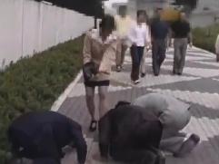 ＜素人ナンパ＞土下座に弱かった奥さん達。チンポを挿入されハメられまくります