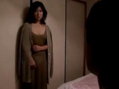 美里流季。深夜に訪れてきた義母に婿が「来るの待ってました」義母が服を脱ぎ裸体を露わに発情、激イキ禁断ファック