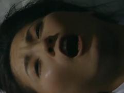 池端あやめ。勃起不全の夫を持つ欲求不満妻。夜中に1人マ〇コを触っての自慰行為。ネタは廻され犯されての想像セックス
