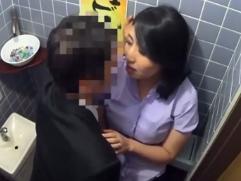 ＜居酒屋ナンパ＞お持ち帰りされる40代の奥さん。店内トイレでのエロ行為の続きは男の部屋で、不倫、激イキ中出しセックス