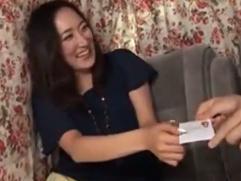 ＜熟女ナンパ＞謝礼に釣られちゃった40歳くらいの主婦。乳首にマ〇コチェック、最後にはハメられます。しかも生ハメ中出し