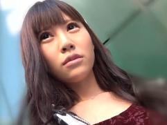 ＜素人ナンパ＞旅行代金くらいの謝礼が出ると言われた20代の美女。下着姿から全裸にされての激イキ発情セックス