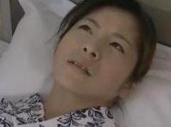 【ヘンリー塚本】犯され始まった義理の息子と義母とのただれた関係。入院中のベッドでもまぐわい、カーテン閉めての母子相姦