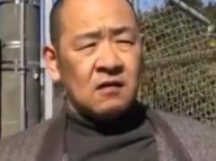 【ヘンリー塚本】引き取られ男に尽くす盲目の熟女と爆乳娘。 これから始まるハメられまくりの淫乱生活、親子丼