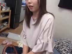 ＜家事代行＞リピートした30代半ばの家政婦さんに裸エプロンでの作業をお願い。やはり興奮してチンポ挿入、ハメ撮りセックス