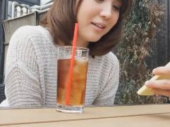 ＞旦那が応募して20代半ばの若妻がしぶしぶ承諾してのアダルト撮影。初対面チンポを味わって激イキ窓際セックス