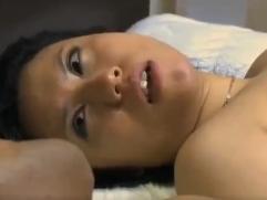 ＞嫉妬に狂った旦那のチ〇ポが妻のマ〇コをハメまくる。あまりの激しさに妻は淫語だらけで激イキ「あんたのチ〇ポ気持ちイイ～」
