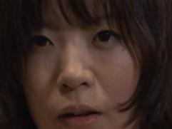 ＜水城奈緒＞旦那には秘密。会社を休み映画館へと向かう変態女。他人のチンポを触り始めるエロ行為。激イキ乱交セックス