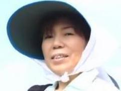 ＜熟女ナンパ＞お声かけされた五十路熟女のキャディーさん。男の肉棒を挿入されての中出しセックス
