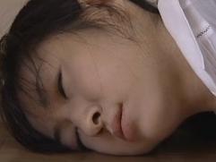 ＜小池絵美子＞男が狙いを定めた隣に住む奥さん。不法侵入して薬で眠らせる。意識がないままマラをねじ込み強制セックス