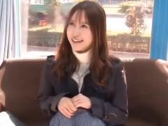 ＜マジックミラー号＞笑顔が可愛い20代の専業主婦。なんと美乳で巨乳。マッサージからの激イキ発情セックス