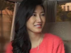 ＜素人ナンパ＞色っぽく綺麗な20代後半の主婦。お召しになったTバックが超セクシー。挿入されての激イキ中出しセックス