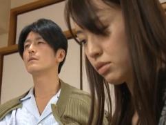 ＞障害者である亭主を家に残し画家である義父に身体を許す嫁。喘ぎ悶える激イキ中出しセックス。そして妊娠