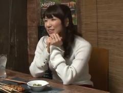 ＜居酒屋ナンパ＞お持ち帰りされたとても綺麗な30代のの主婦が浮気に走ります。しかもゴムなしチンポでの激イキ中出しセックス