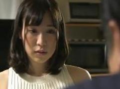 旦那の失敗を許すかわりに体を求められる若妻。拒みながらも強引にマンコへねじ込まれる上司の肉棒