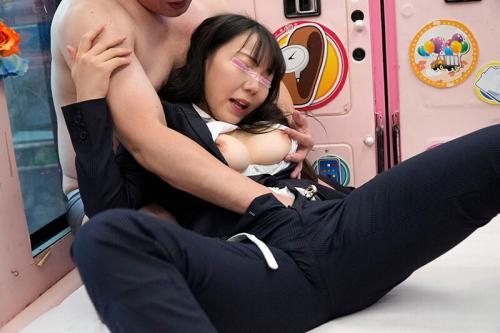 【素人ナンパ】一流企業で働くパンツスーツのピタパン尻OLのオマンコをいじりまくってイカせる！