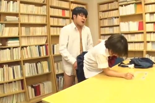 【盗撮】「…なんで根暗なボクにやさしくしてくれるの？」ショートカット美女との図書館で中出しセックスを盗撮！【吉良りん】