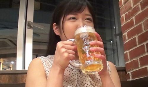【素人ナンパ】ヤリ部屋に連れ込み脱がす！男の性欲を掻き立てるような体つきがもうたまりないロリ童顔美女！