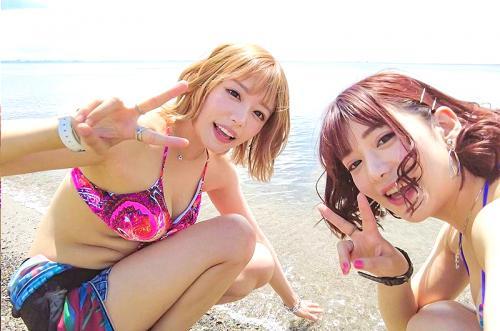 【逆ナンパ】「ウチらと生でパコらない？」逆ナンしてホテルに連れ込むビッチギャルの淫乱エッチ！【浜崎真緒 有村のぞみ】