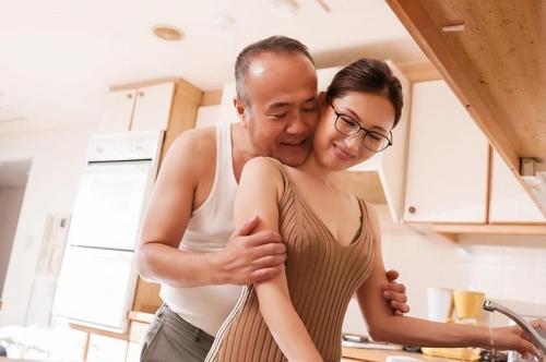 【四十路熟女】「私を変態にしたのはあなたよ…？」再会した元カレと狂ったようにハメまくった。【佐田茉莉子】