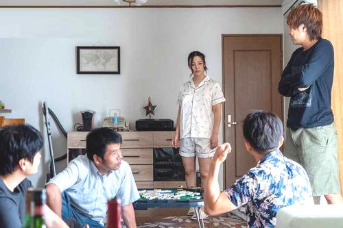 【NTR】「ちょっとコイツらとセックスしろよ？」ギャンブル狂いのクズ彼氏から売春を強要される黒髪美女！【吉高寧々】