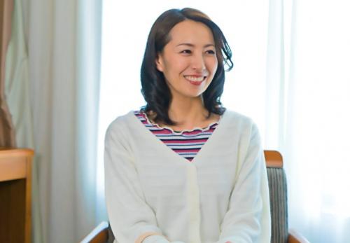 【人妻ナンパ】断れない４２歳のスレンダーで清楚な熟女とホテルでハメ撮りセックス！