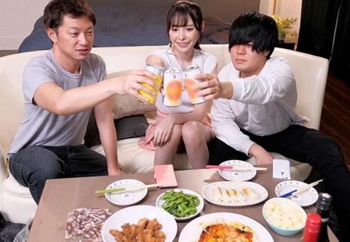 【宅飲みNTR】「…ダメだ…友達が横で寝ているのに…。」友達とその彼女と3人で宅飲みの時に過ちは起こった！【橋本ありな】