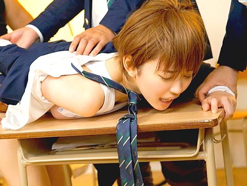 【レイプ】「触んじゃねぇよ！」男装がバレてクラスメイトに輪姦レイプされた美少女【架乃ゆら】