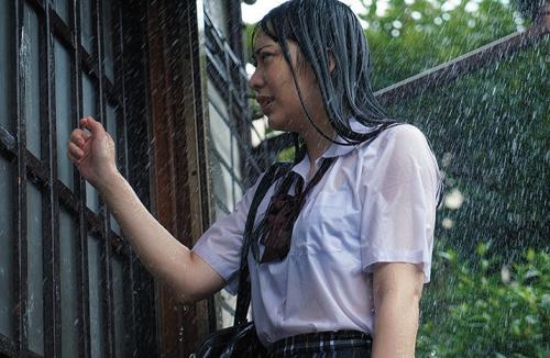 【幼なじみ】激しく吹き荒れる暴風雨！全身ずぶ濡れになった幼なじみがそこには立っていた！【弥生みづき】