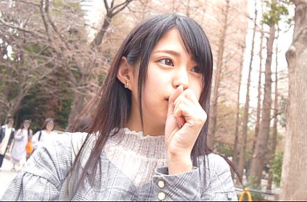 【素人ナンパ】「着エロモデルのバイトしない？」 八重歯が可愛いロリ系貧乳女子大生に中出し！