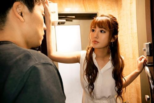 【NTR】「奥さんと今はできないんでしょ？」妊娠中の妻とセックスできない時にエロいノーパン義姉が家に来た！【天海つばさ】