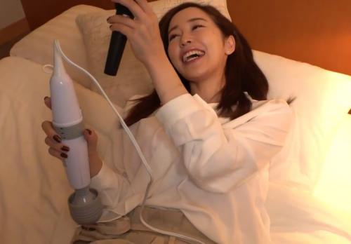 【出張相部屋】「今日なんか疲れちゃったね？」出張先で上司の美乳女子アナと相部屋に！【篠田ゆう】