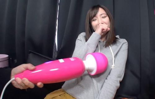 【素人】メガ電マの強烈さにはにかむむっつりスケベのアニヲタ人妻さんとハメ撮り！