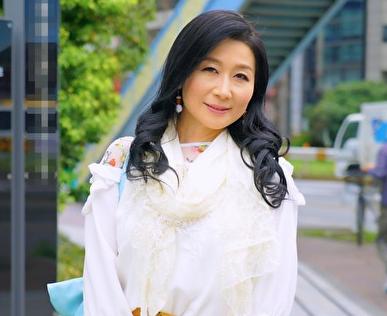 【人妻ナンパ】銀座でナンパした巨乳でパイパンの五十路美魔女との濃密な中出しセックス！