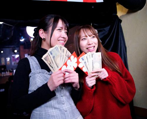 【素人ナンパ企画】居酒屋で声をかけた彼氏連れ素人娘をマシンバイブでイカせまくる！
