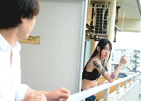 【隣人NTR】「…彼女が待ってるのに…。」私が呼んだらこれからもスグ来てね？と隣に住むスレンダー美女に痴女られて。。【水森翠】
