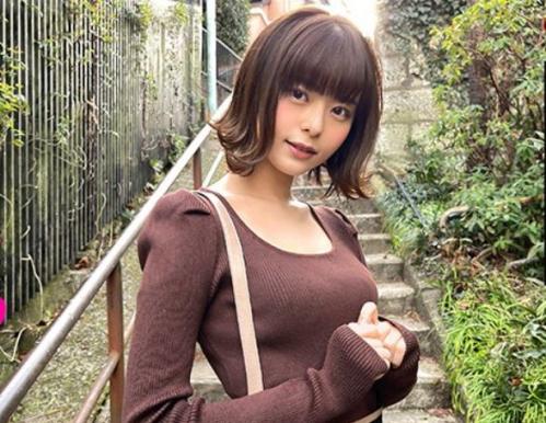 【素人】クールな外見で性欲強めなスレンダーなセフレとホテルで立ちバックで突きまくってハメ撮りセックス！