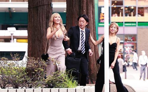 【痴女ハーレム】「痴女ギャルしか勝たん！」サラリーマンを逆ナンして中出し対決するビッチギャル！【AIKA 氷堂りりあ】
