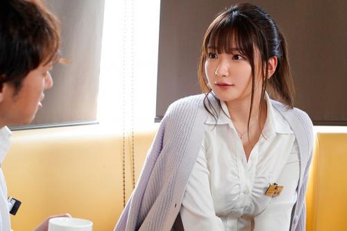 【NTR】「こんな事…ダメだってば…。」バイト先で出会った爆乳パート人妻とするイケナイ関係！【鷲尾めい】