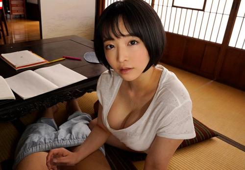 【従姉】超至近距離で目を見つめてくるキレイな顔面！10年ぶりに会った従姉がエロすぎた！【三宮つばき】