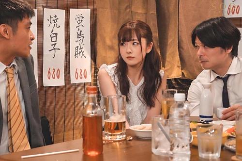 【NTR】告白してくれない幼なじみの目の前で上司と見せつけエッチをする変態美少女！【青空ひかり】