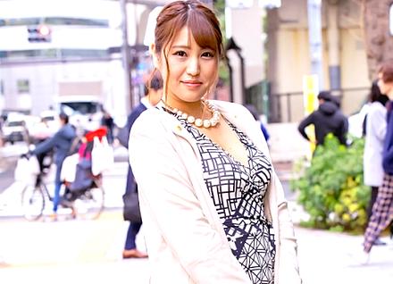 【人妻ナンパ】「お友達と一緒なら怖くない！？」38歳と35歳の人妻さんをナンパしてホテルで乱交ハメ撮り！