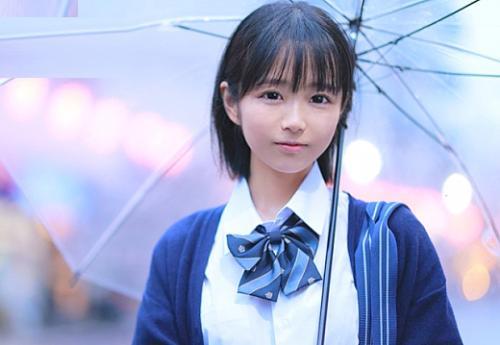 【お漏らしイキ】「こんなに吹いちゃうなんて‥。」ロリ少女の未発達パイパンマンコからクジラ潮噴射！【日向なつ】