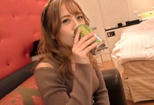 【素人ナンパ】「…バックから疲れるのが好き…。」ギャルだけどの学校の先生という色白ギャルとハメ撮りセックス！