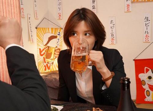 【出張相部屋】「…アンタ童貞でしょ？」美人上司にからかわれ相部屋で襲う童貞部下。【葵つかさ】