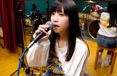 【デビュー】SNSでちょっぴり話題の女性シンガー！身長145cmの合法ロリと生ハメ撮り！【桜木なえ】